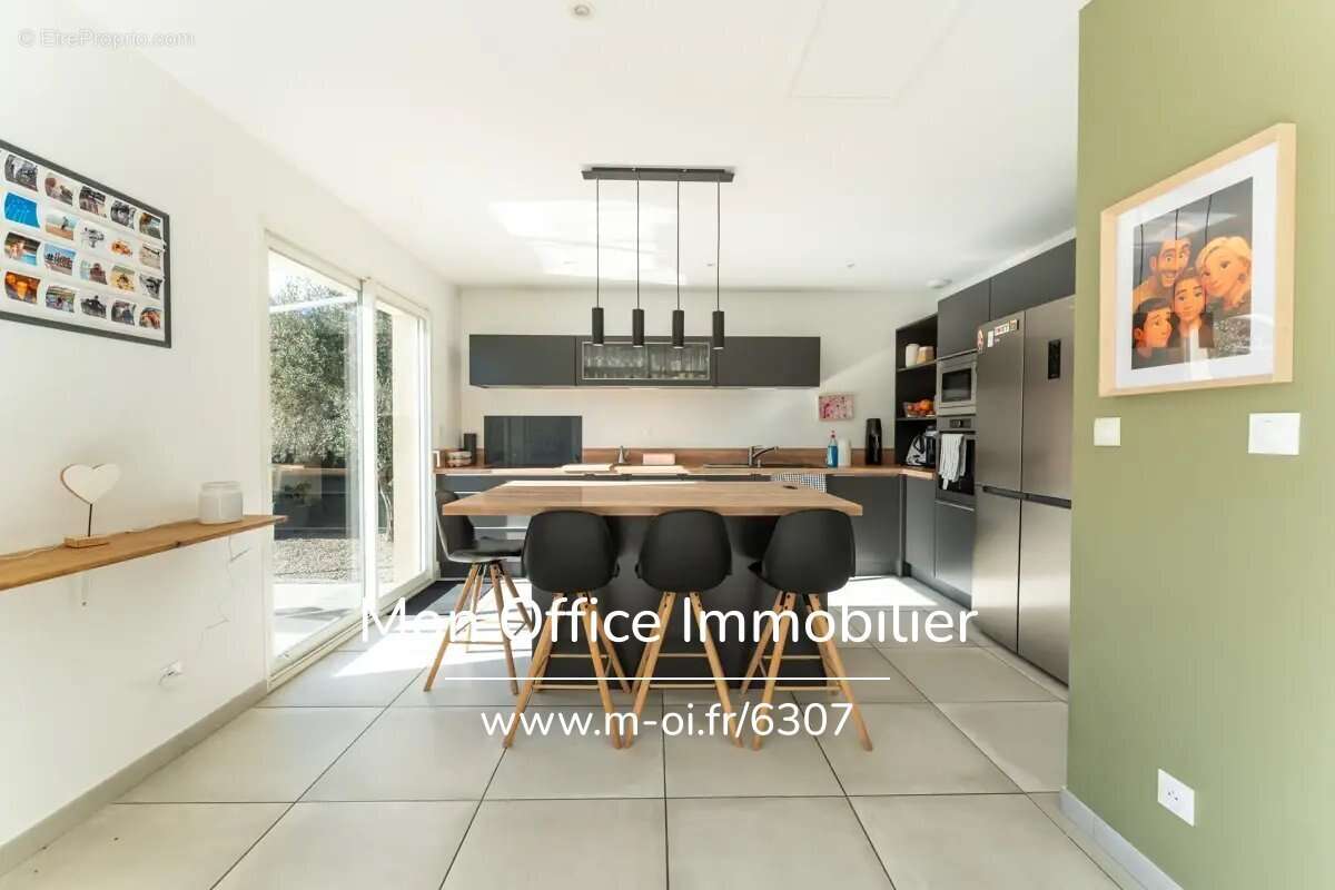 Maison à LE PUY-SAINTE-REPARADE