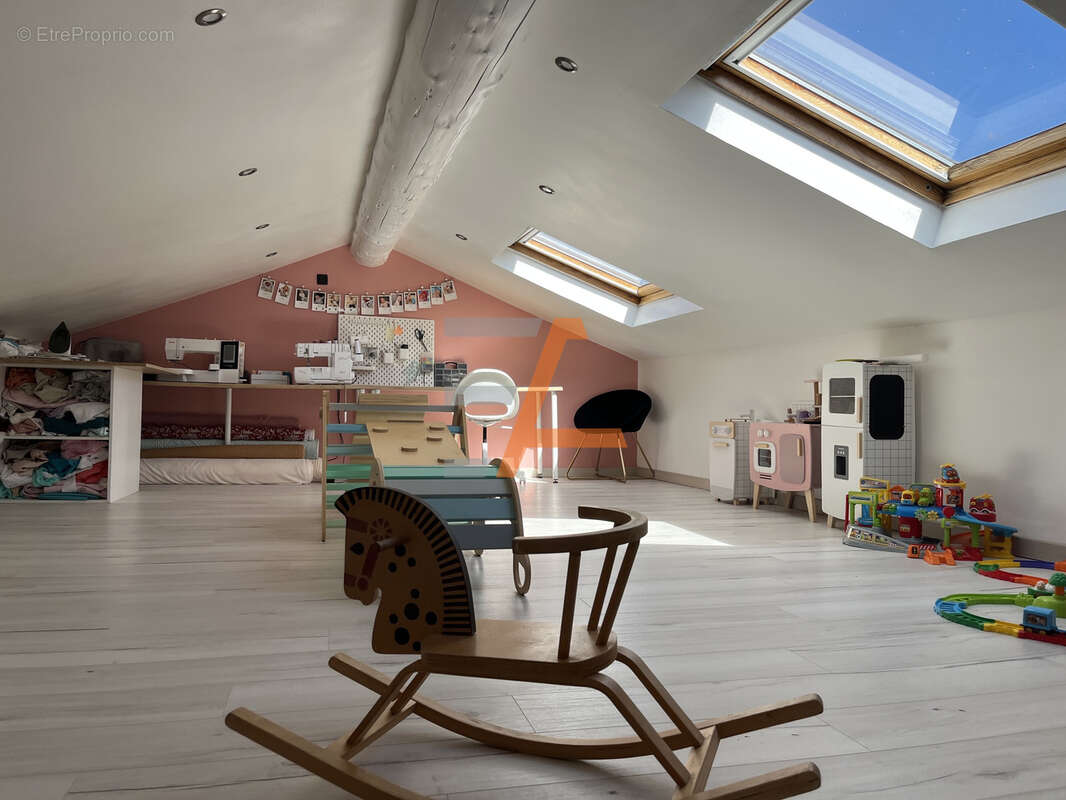 Appartement à UNIEUX