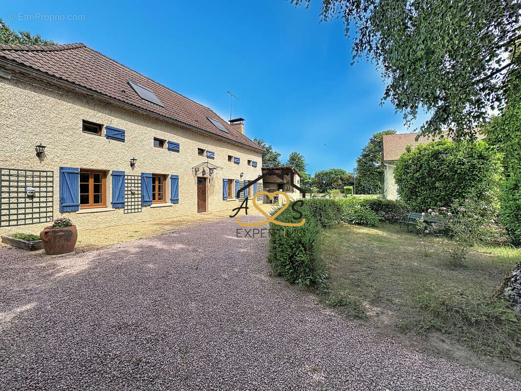 Maison à SAINT-PRIEST-BRAMEFANT