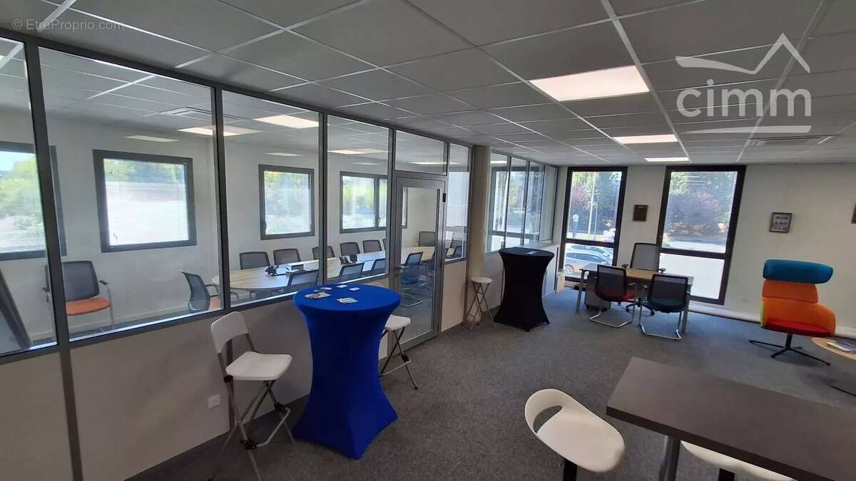 A VENDRE à Blois, Bureaux 85m² - photo 3