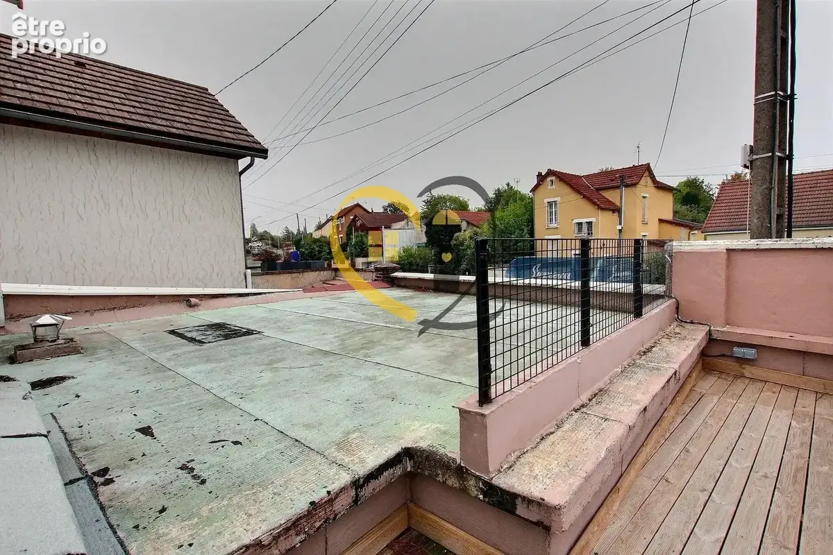 Maison à rénover avec grande terrasse sur le toit, garage et cabanon ! - photo 19