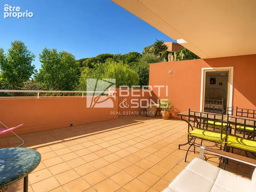 Exclusivite - beau 2/3 pieces en tres bon etat avec grande terrasse domaine securise - photo 2