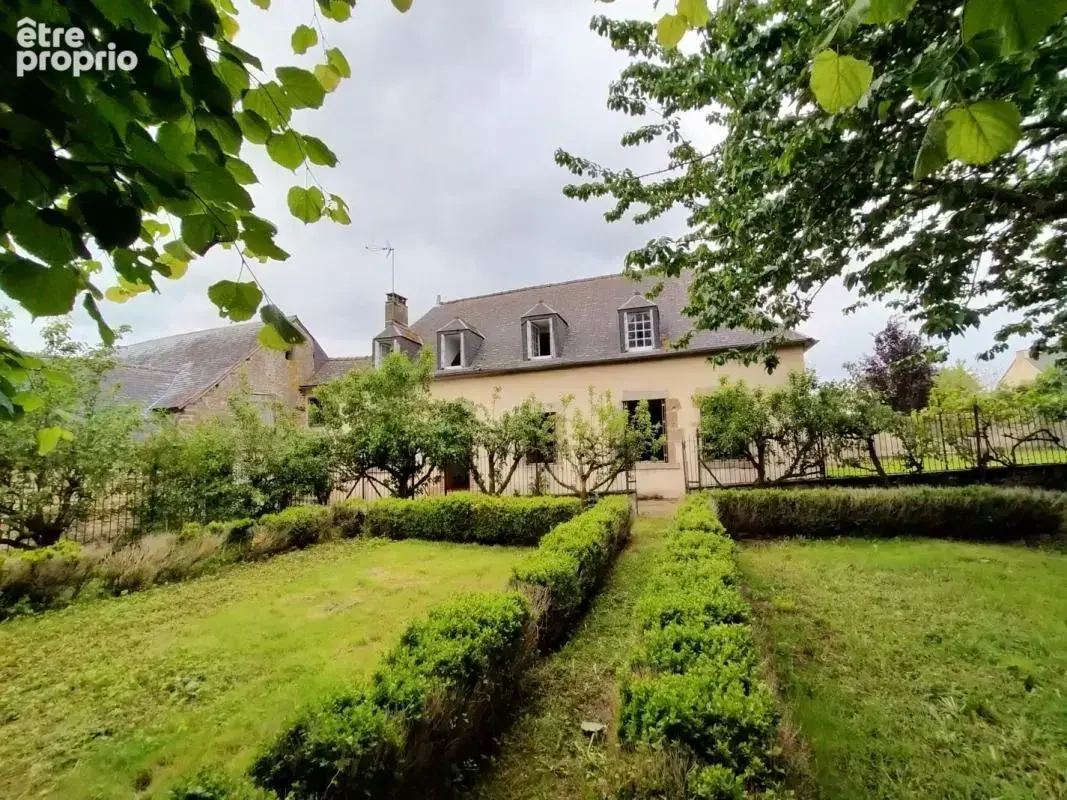 Maison à COURCITE