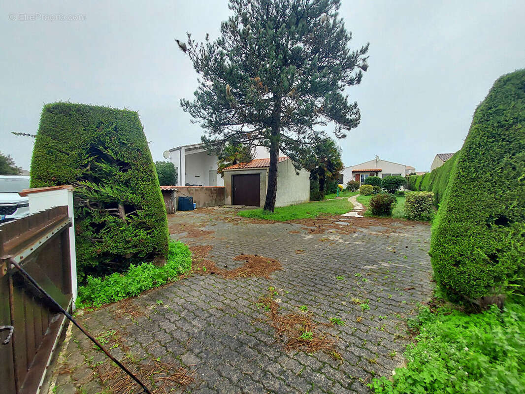 Maison à LA BREE-LES-BAINS