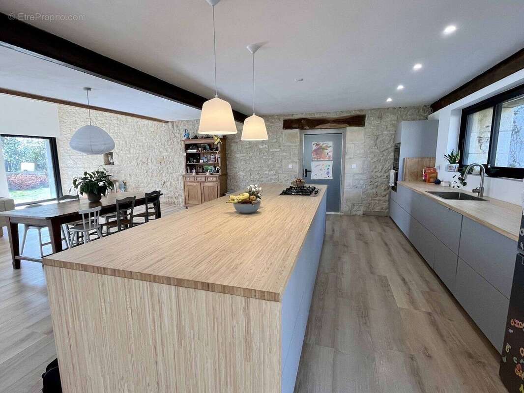 Maison à SAINT-MARTIN-L'ARS
