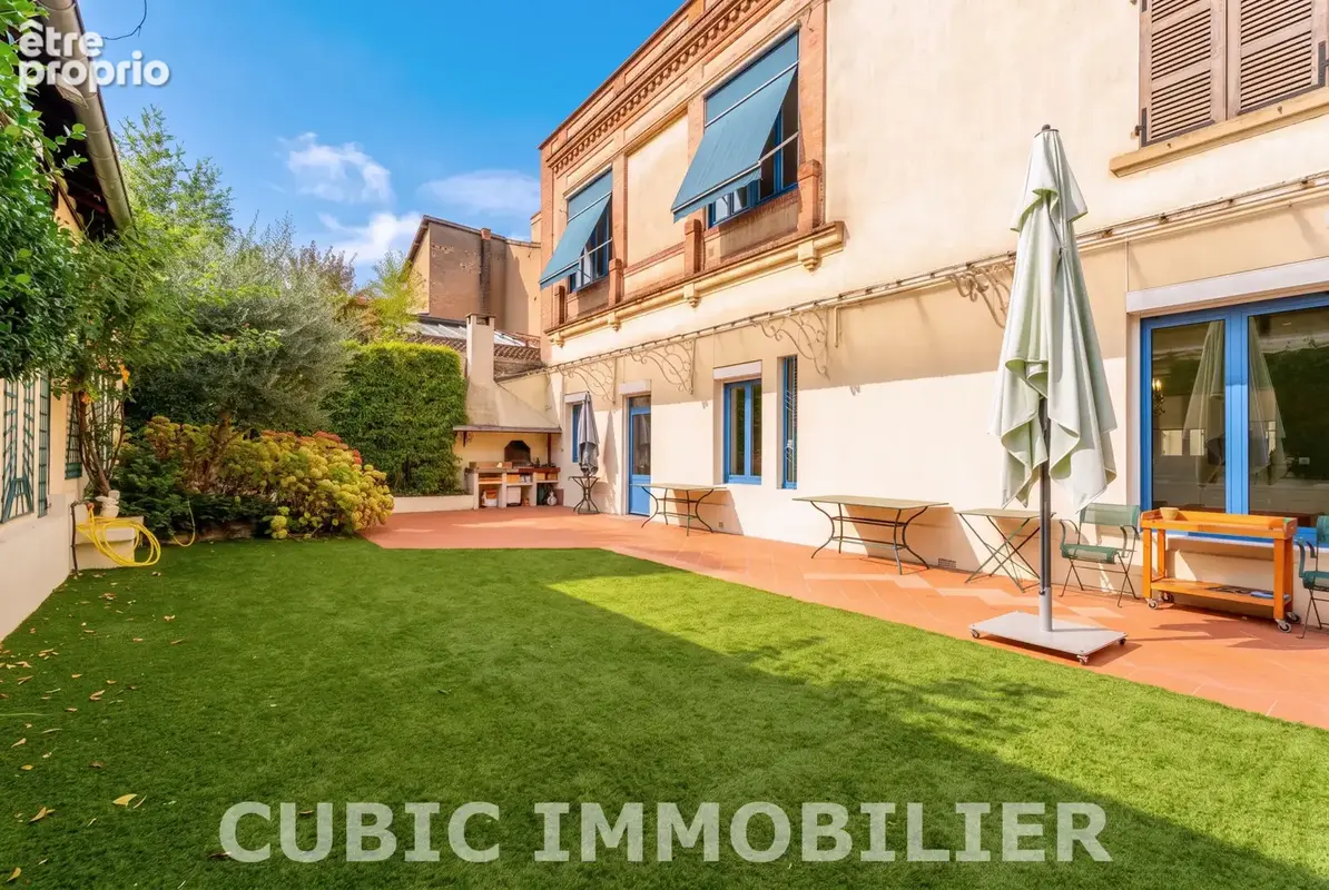 Bien remarquable et prestigieux de 238 m2 en plein cœur de Villefranche avec jardin sans vis à vis - photo 1