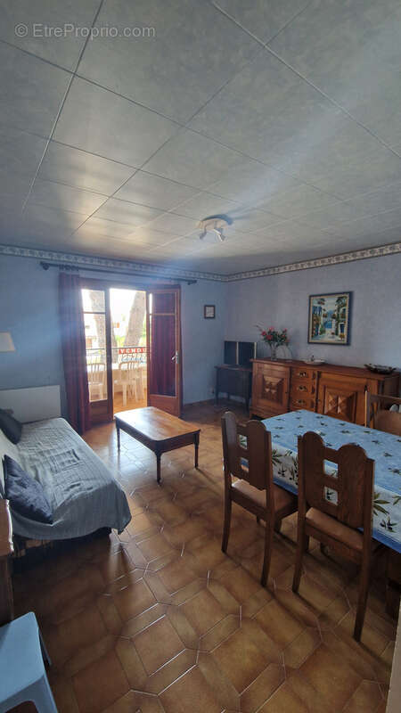 A vendre - Charmant T2 de 50 m2 avec deux balcons à 10 minutes à pied des plages - photo 5