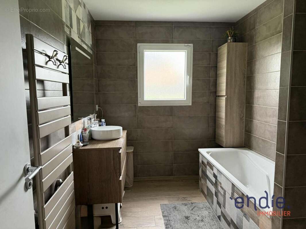 Maison à DOMPIERRE-SUR-BESBRE