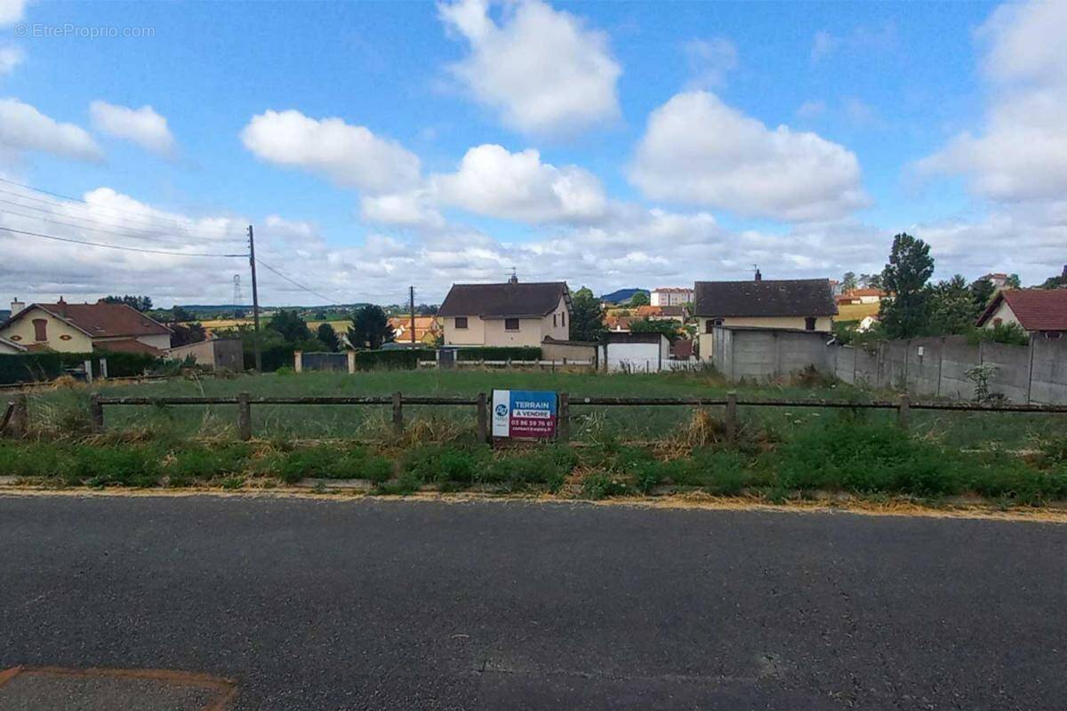 Terrain à MONTCEAU-LES-MINES