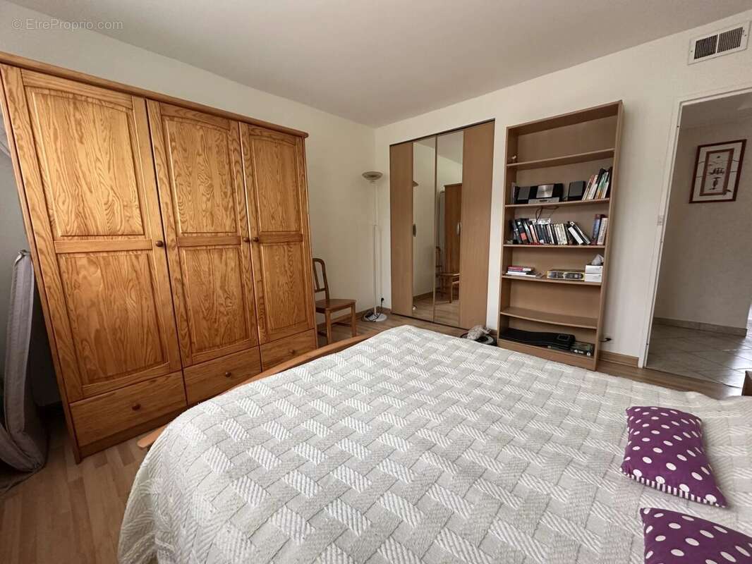 Maison à LE MESNIL-SAINT-DENIS