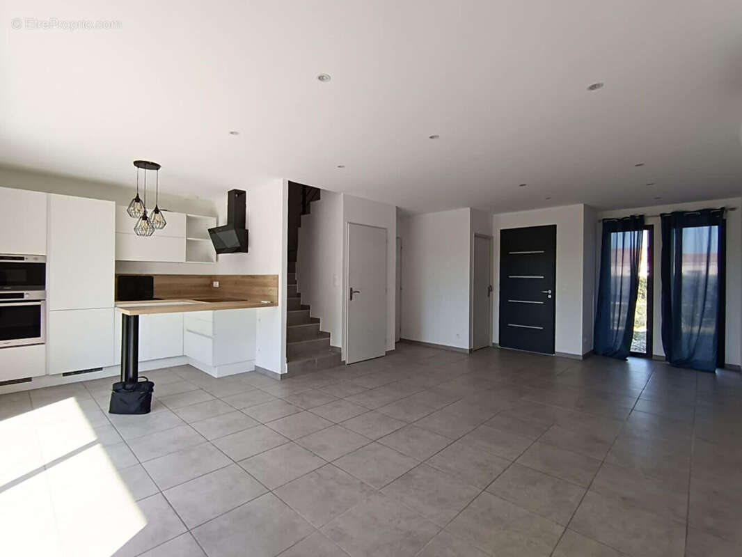 Maison à MONTELIMAR