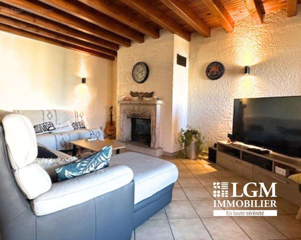 Maison à LE BREUIL-SUR-COUZE