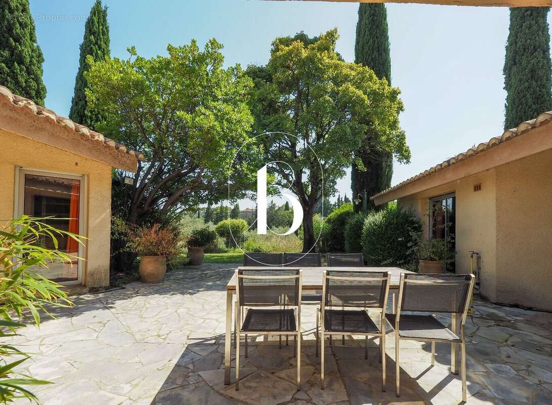 Maison 180 m² à Uzes  - photo 8