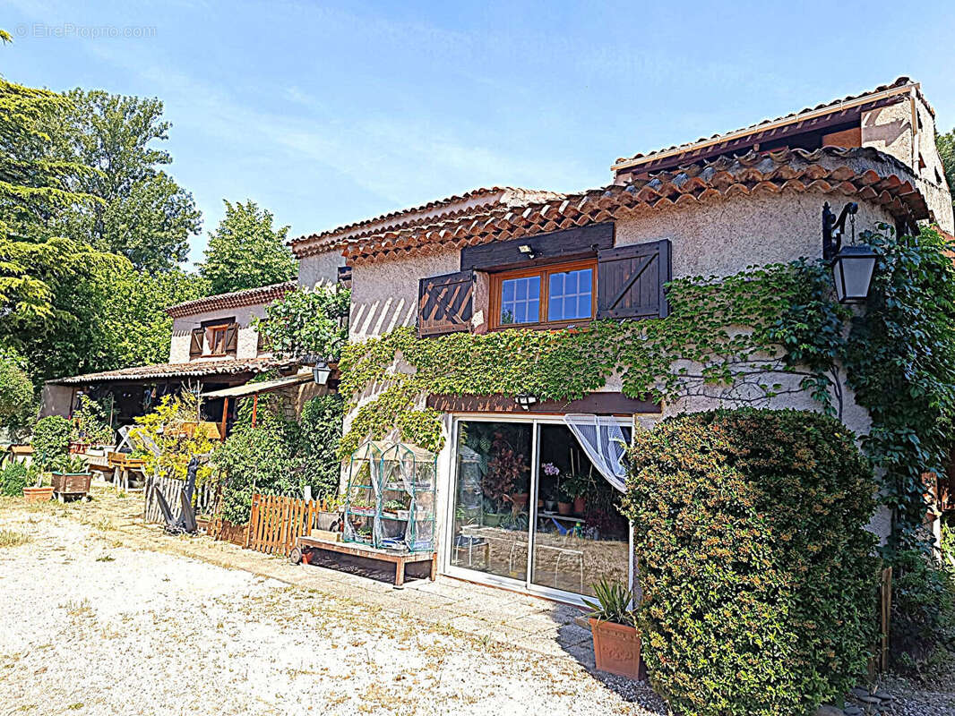 NEOULES Maison à vendre T9 de 320 m² sur 2190m² de terrain avec piscine et garage. - photo 2