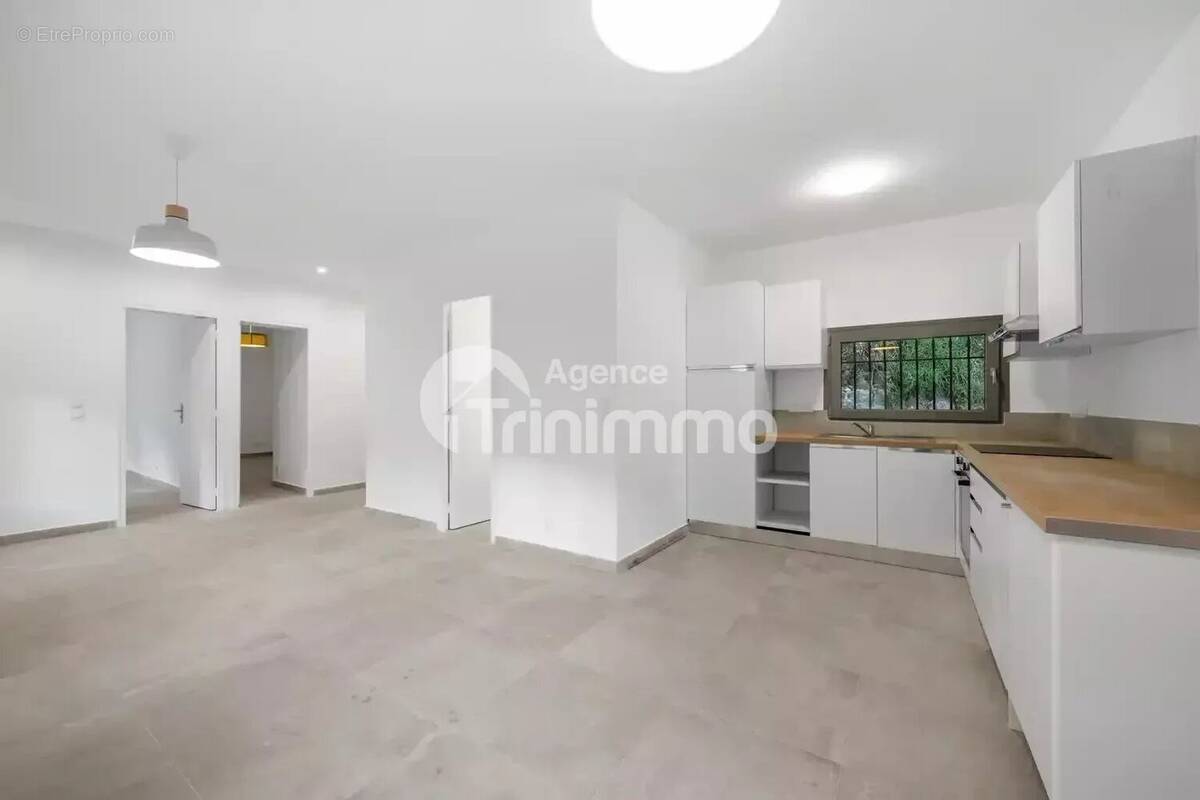 Appartement à TOURRETTE-LEVENS