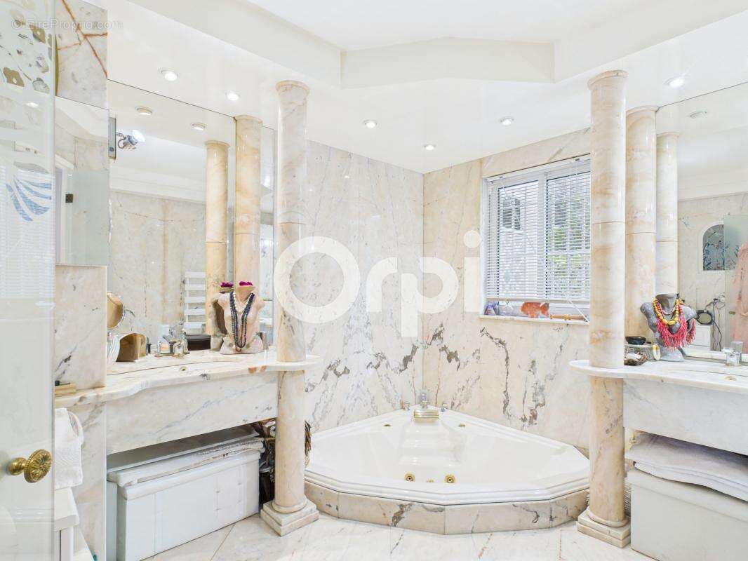 Appartement à MANDELIEU-LA-NAPOULE