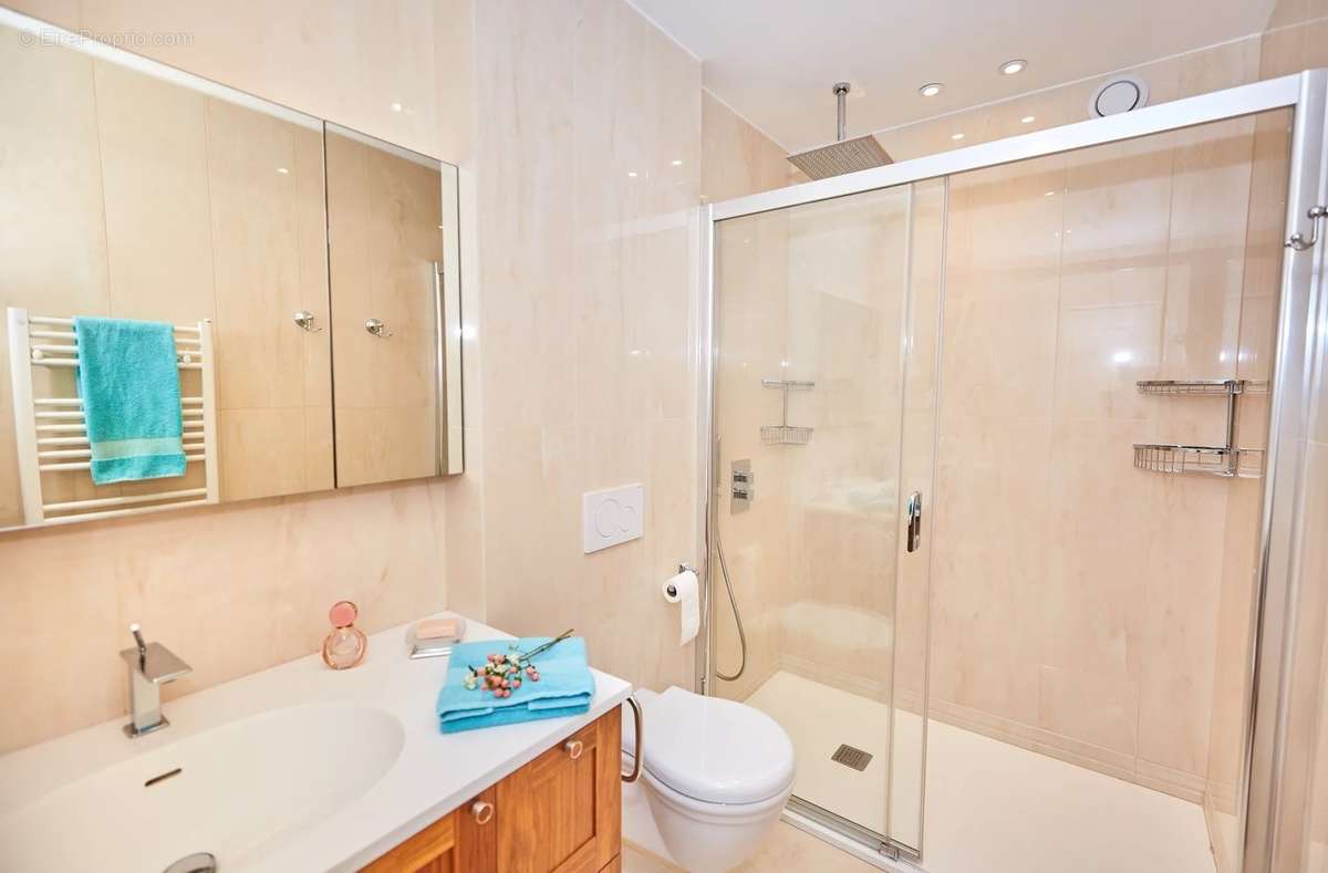 Appartement à VILLENEUVE-LOUBET