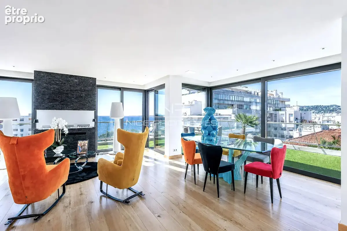 JUAN-LES-PINS Superbe penthouse - 350m2 terrasse vue mer - photo 4
