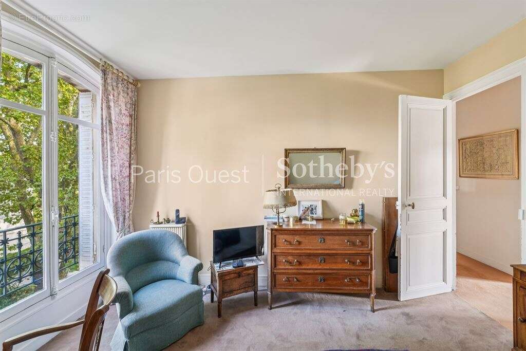 Appartement à NEUILLY-SUR-SEINE