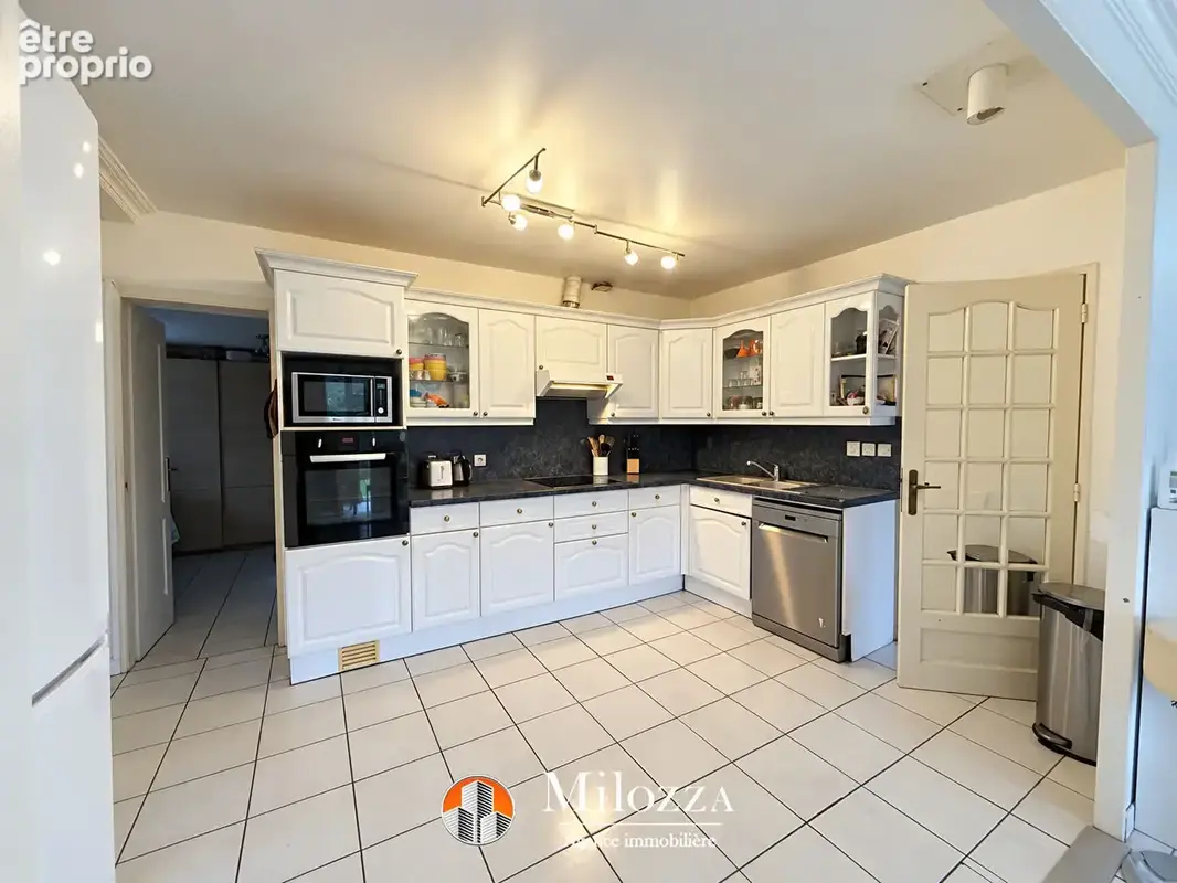 Villefontaine - Maison Type 5, 117,71 m² habitables, 4 chambres, suite parentale, terrain 674 m² - photo 6