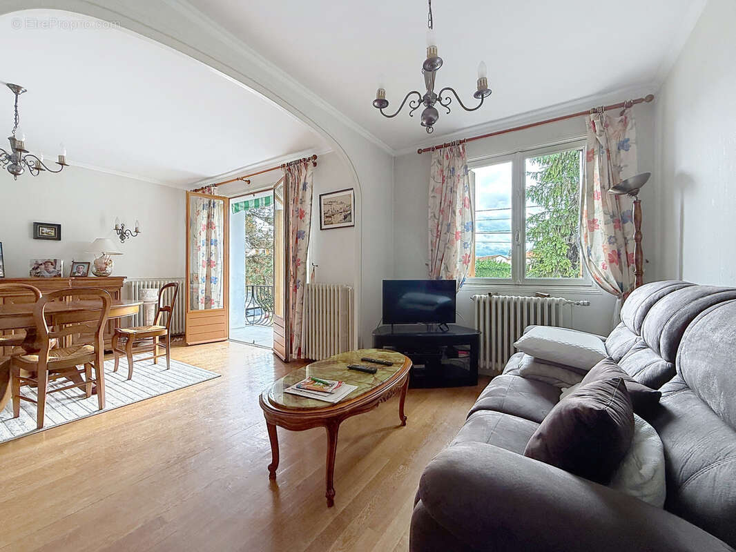 Maison à SAINT-GENIS-LAVAL