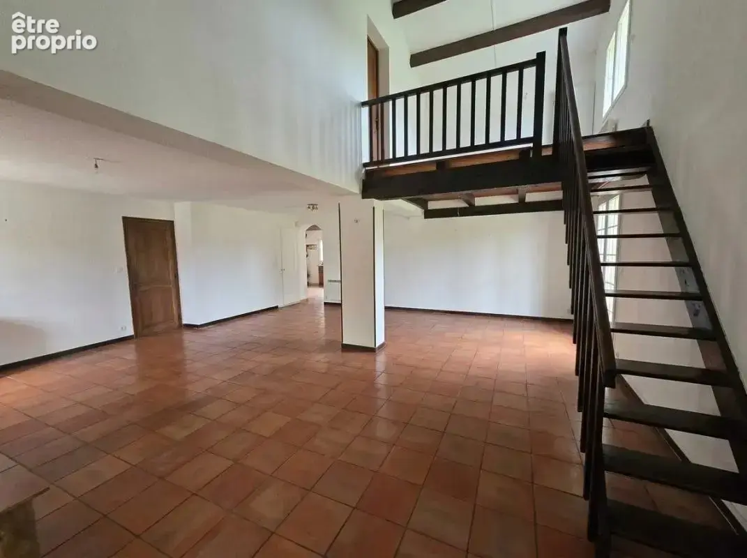 EXCLUSIVITE ! Propriété d'exception de 170 m² + véranda de 21 m2 sur 3 hectares avec piscine, box à chevaux & dépendances – Pert - photo 13