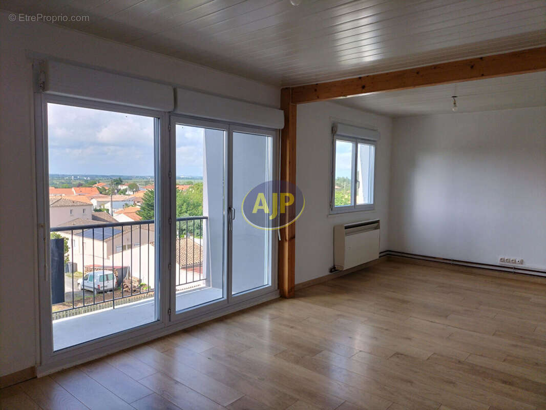 Appartement à TONNAY-CHARENTE