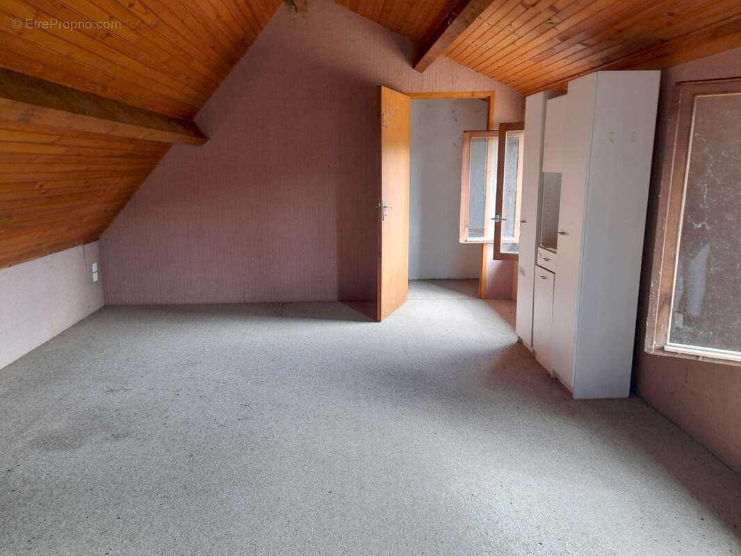 Maison à Cussy en Morvan  de 136 m2 - 8 pièces - diverses dépendances - terrain 1182 m2 - photo 23