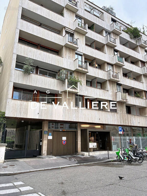 Appartement à PARIS-16E