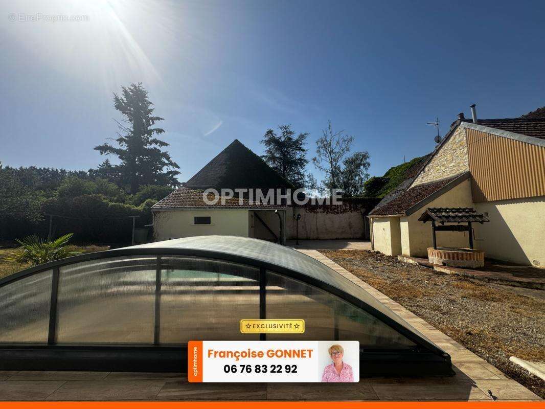 LONGERE de 215 m² - 6 pièces - 4 chambres - Piscine - 275 000 € - LAPAN - photo 27