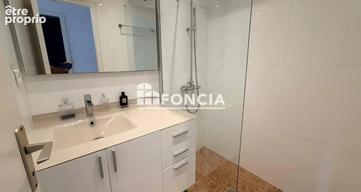 Appartement t2 bis face mer avec petite plage privative - superbe sejour - stationnement extérieur - photo 6