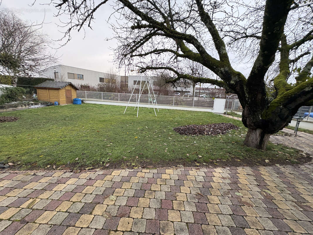 Maison à SAINT-JULIEN-LES-VILLAS