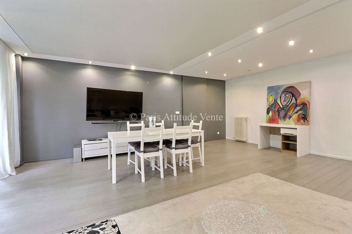 Appartement à PARIS-16E