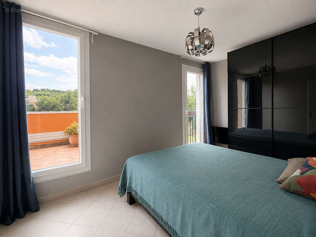 ** (83500) La Seyne SUD ** APPARTEMENT 3 Pièces ** Dernier Etage ** Grande Terrasses ** VUE Dégagée MER **3 pièce(s) 67 m2 - photo 9