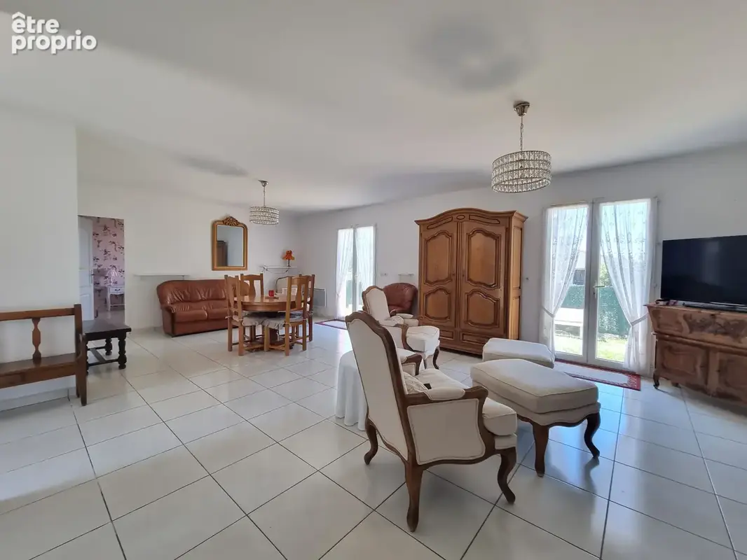 A Régusse, Villa de 2011de plain-pied sur 790m2 de terrain. - photo 4