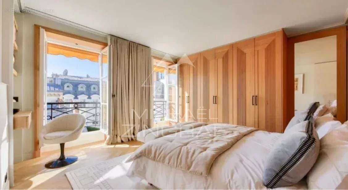 Appartement à PARIS-7E