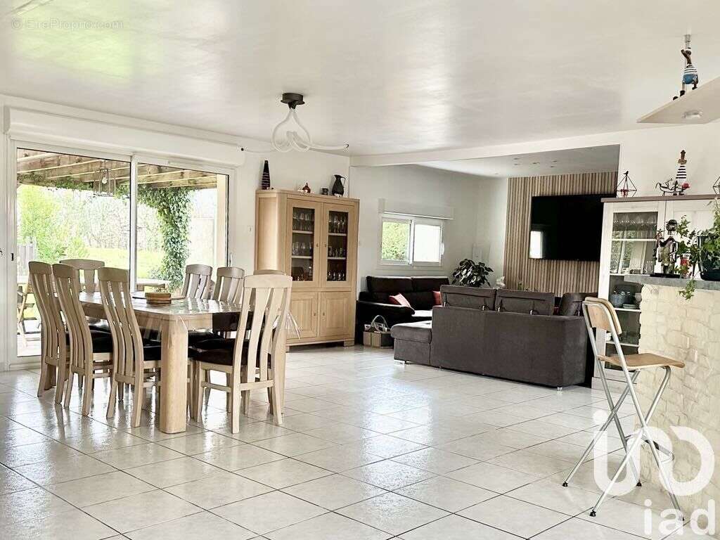 Photo 2 - Maison à SAINT-ETIENNE-DU-BOIS