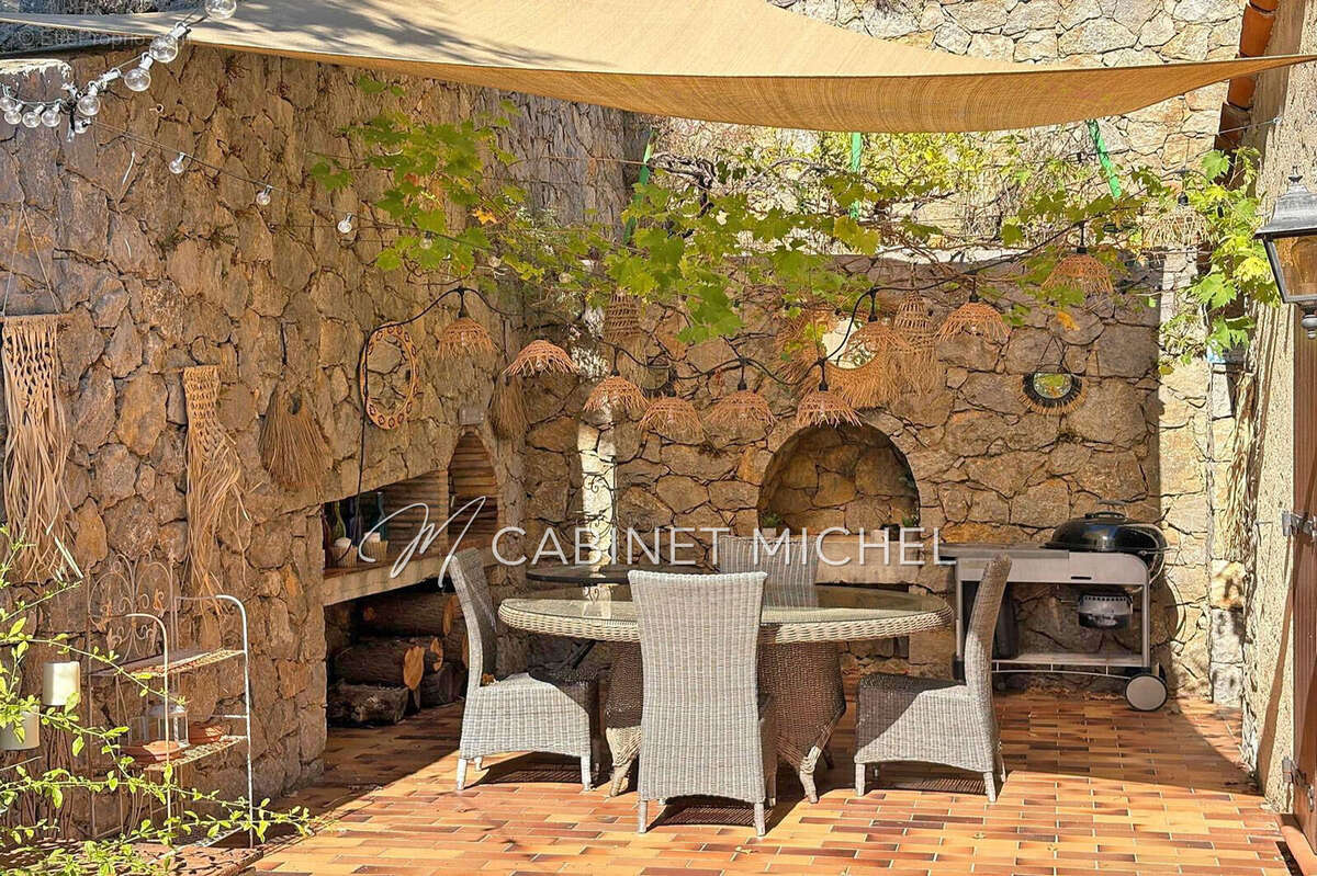 Maison 5 pièces 136 m² à vendre à Speracedes (06530) - photo 3