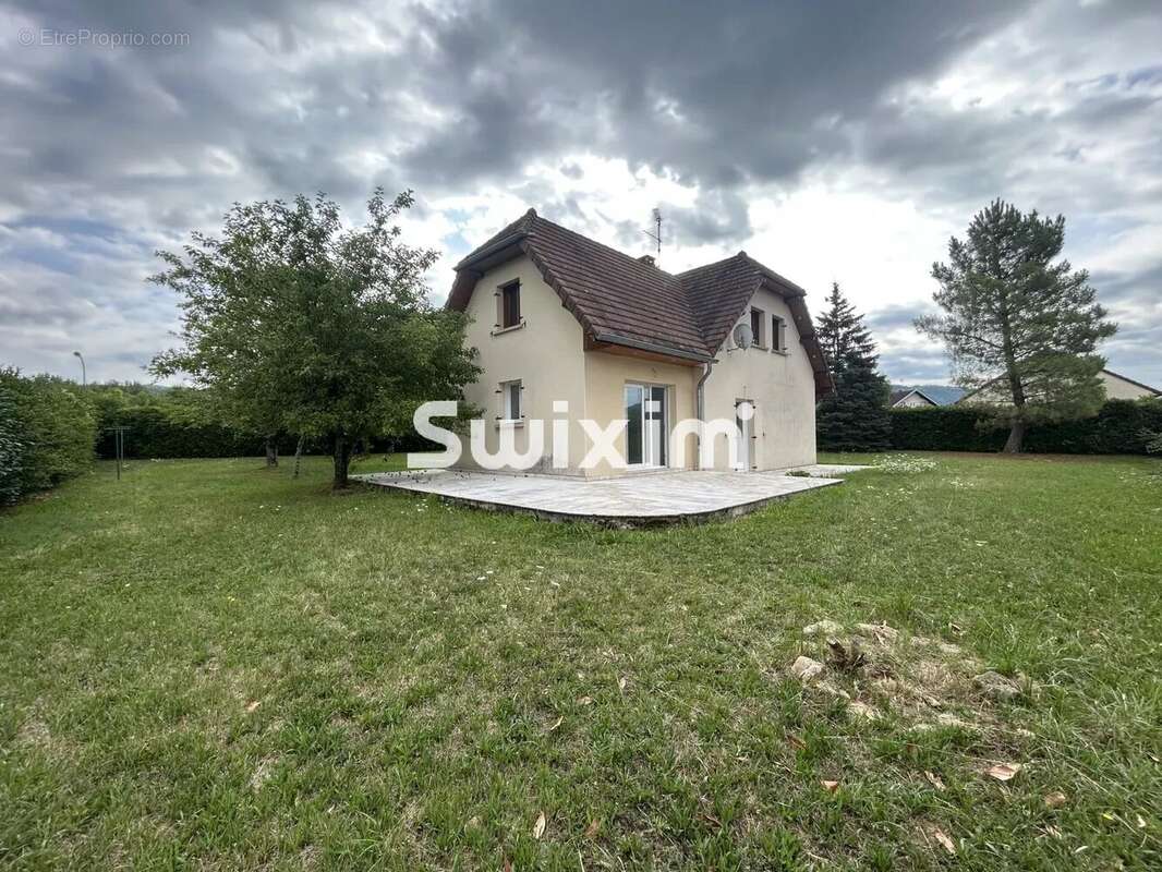 Maison à DOMBLANS
