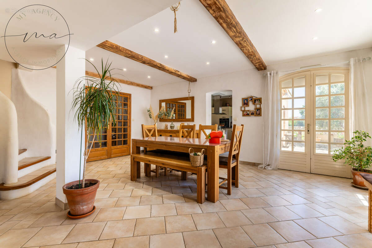 Lignan-sur-Orb   Maison de caractère 215 m2, 5 chambres, piscine, terrain 983 m2 - photo 46