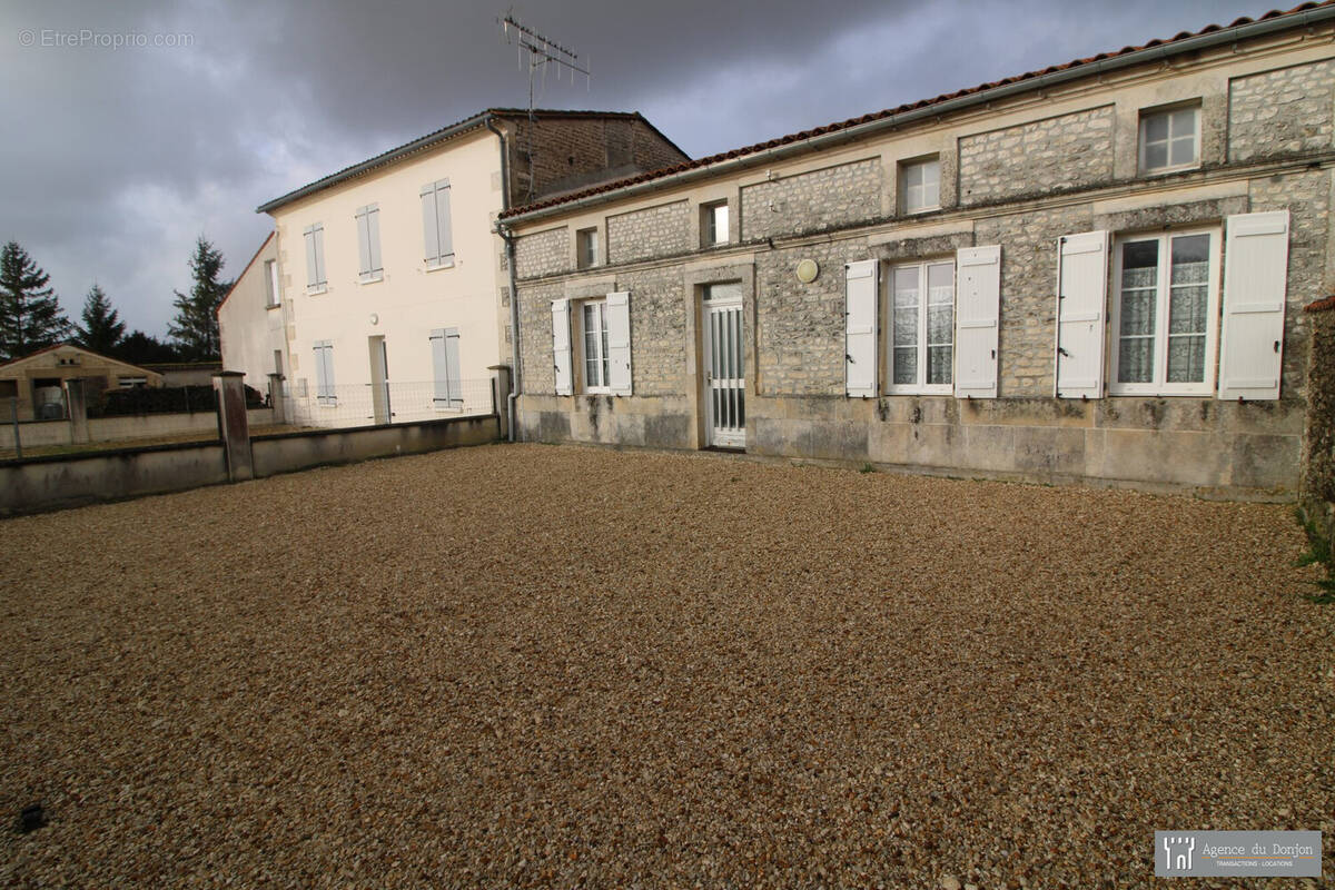 Appartement à MONTILS