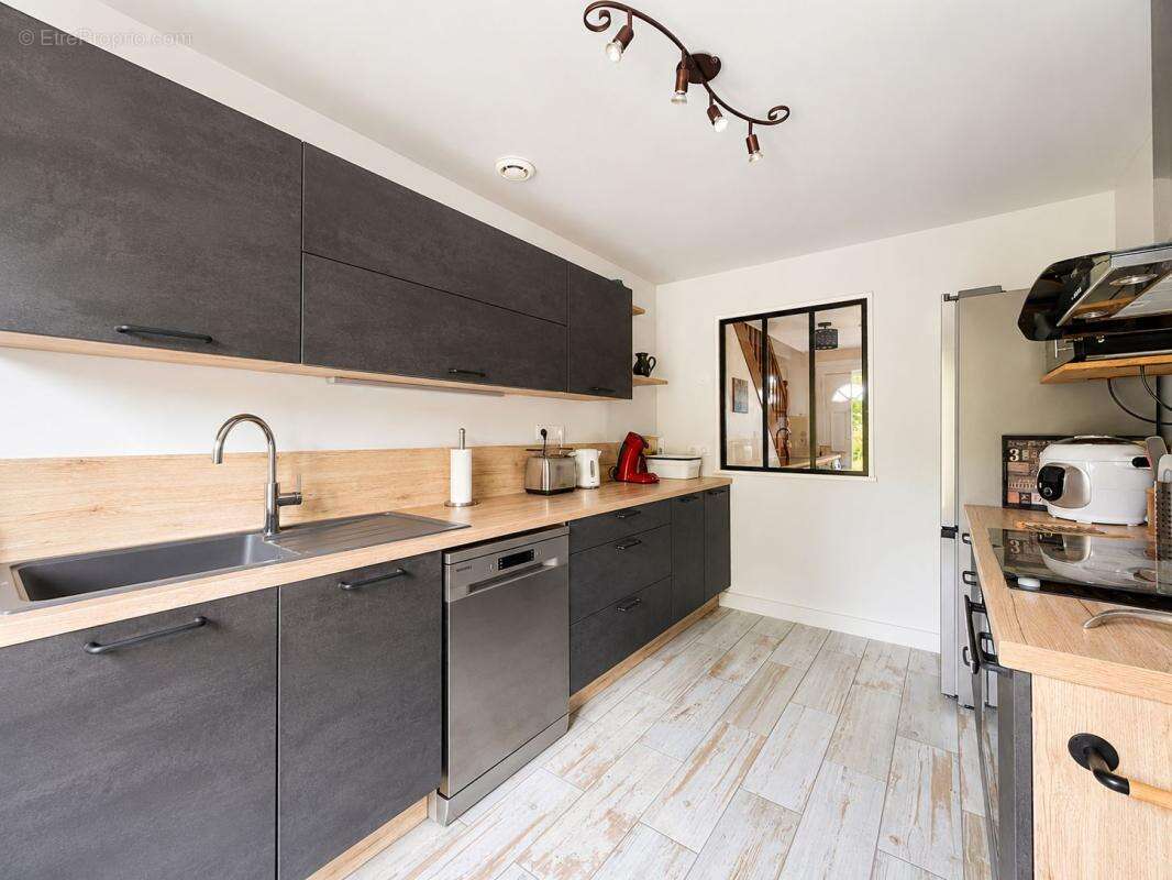 À seulement 10 minutes de Beauvais – Pavillon rénové avec sous-sol total, 4 chambres et 1 300 m² de terrain - photo 3