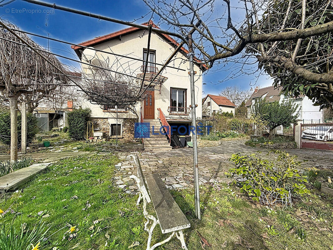 Maison à SAVIGNY-SUR-ORGE