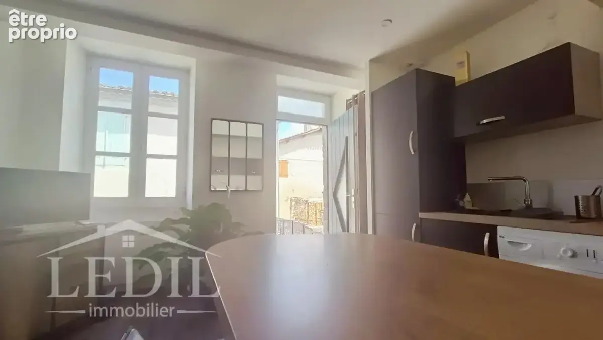 Maison rénovée avec cour en centre ville - photo 3