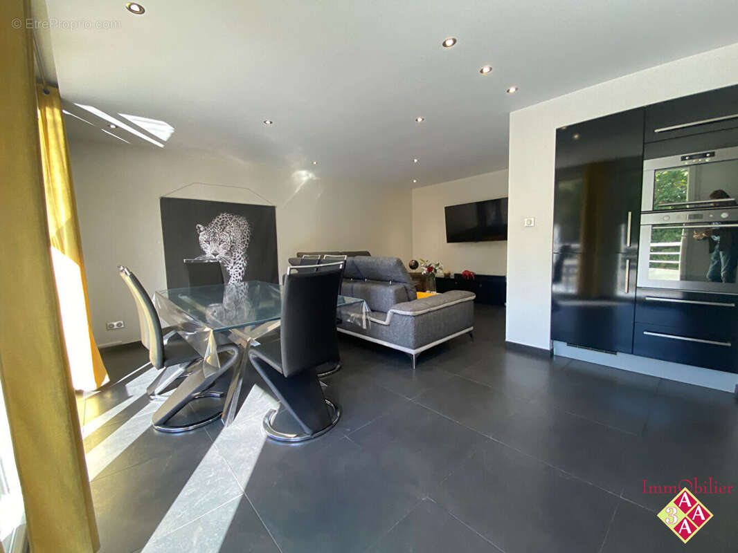 Appartement à SAINT-NAZAIRE-LES-EYMES