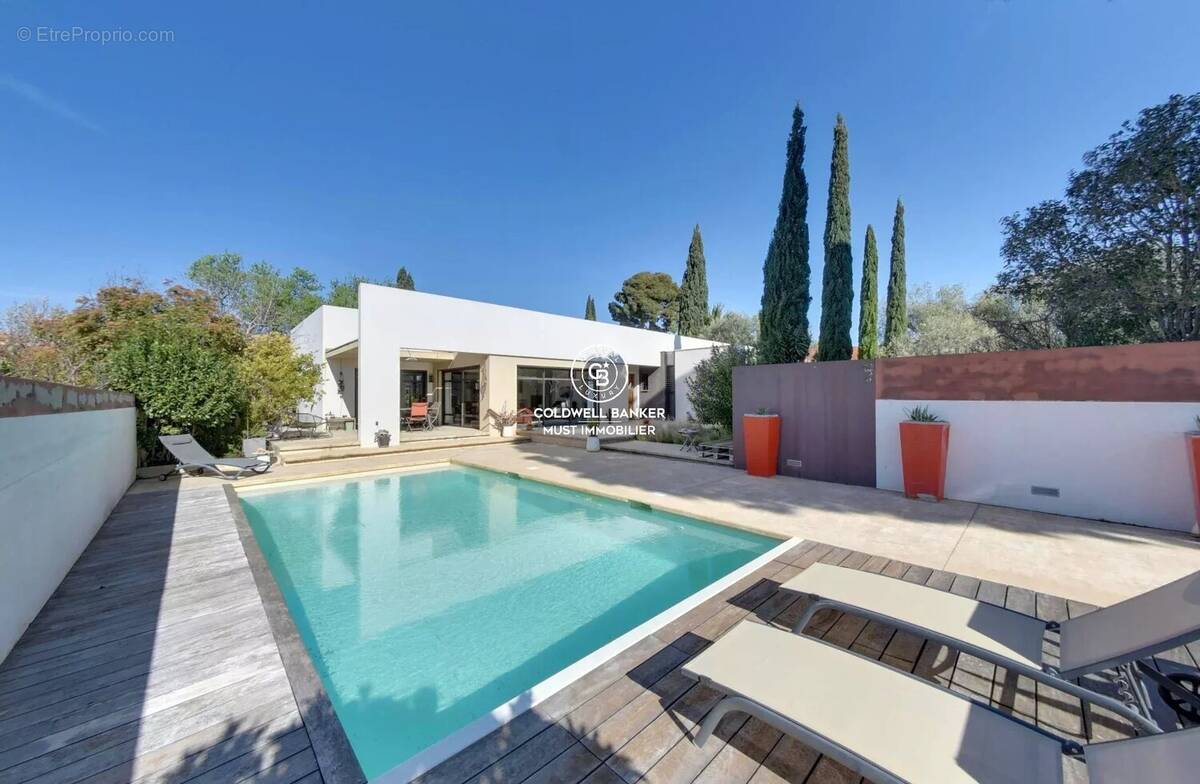 Maison à SAINT-ESTEVE