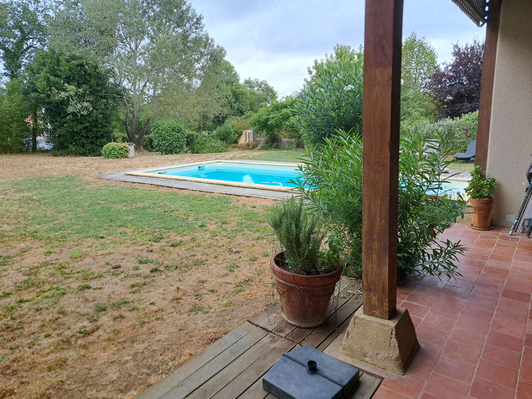 Propriete avec maison-piscine-terrain-local-bois - photo 13