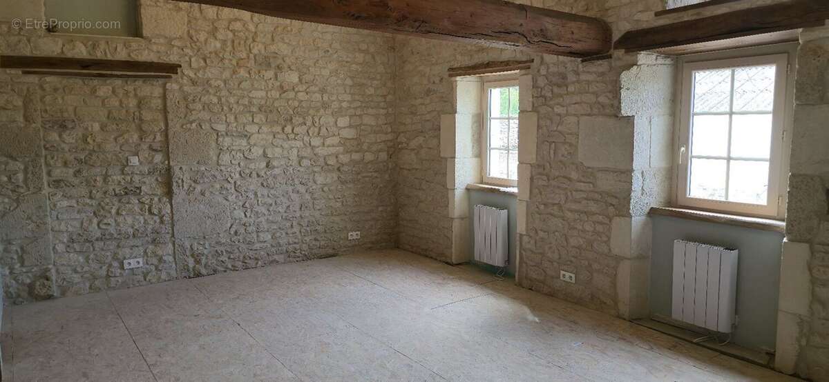 Maison à LOIRE-SUR-NIE