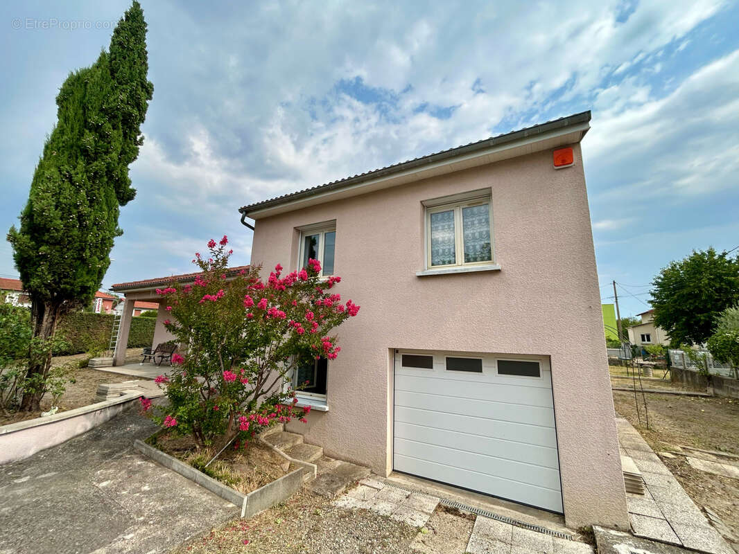 CEBAZAT - Maison familliale 4 chambres, garage et jardin - photo 6