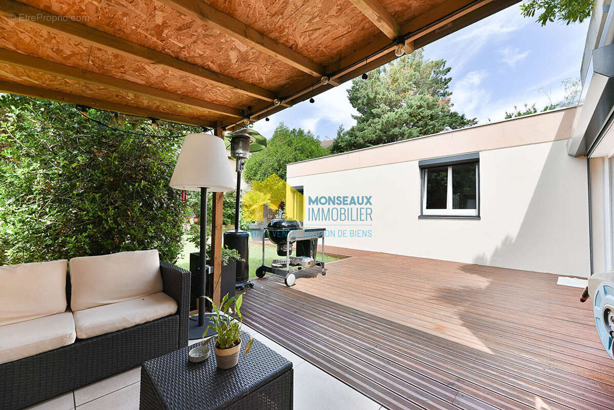 Appartement à SAULX-LES-CHARTREUX